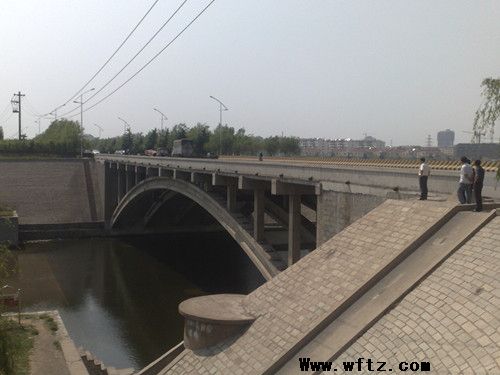 泰薛路諸城三里莊橋（1孔-70米鋼筋砼肋拱橋）